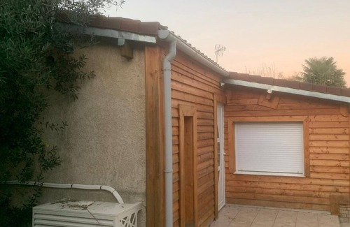 Bouffemont Chalet De Esquí | Small outbuilding in leafy setting close to Paris and Chantilly.