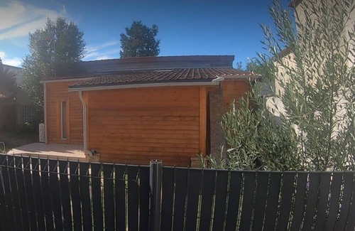 Bouffemont Chalet De Esquí | Small outbuilding in leafy setting close to Paris and Chantilly.