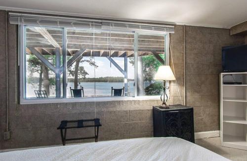Southmont Apartamento | Small piece of heaven on the lake - King suite
