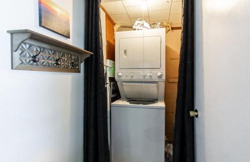 Southmont Apartamento | Small piece of heaven on the lake - King suite