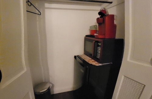 Oak Park - Northwood Cabaña | Small private bedroom and bathroom unit
