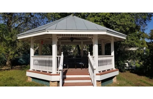 Oak Park - Northwood Cabaña | Small private bedroom and bathroom unit