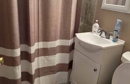 Hillside Casa | Small room in Hillside,NJ, Businessmen, airline employees, Traveling Nurses