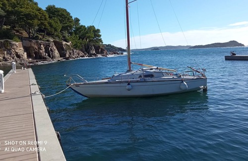 Le Lavandou Alquiler De Eote | Small sailboat at dock