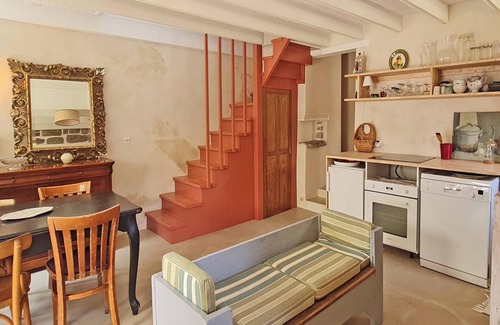 Confort-Meilars Casa | Small stone house with authentic garden