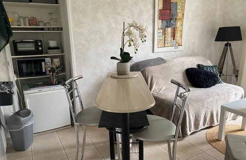 Le Cannet-des-Maures Apartamento | Small studio in private garden Summer SPA 06à09