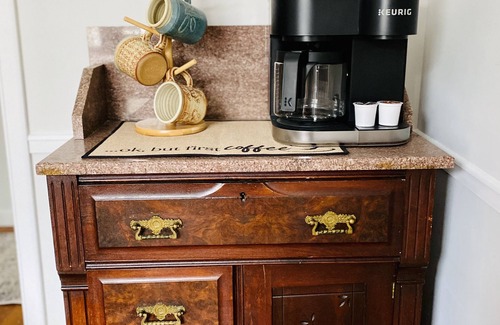 Rockville Casa | Small town home away from home