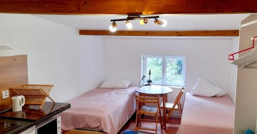 La Courneuve Casa | Small Town House with private parking and access to garden, near Paris and all public transport