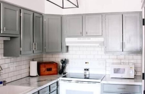 Williamsburg Apartamento | Small-Town Loft: Harvester - Modern Comfort in 1890 Historical Brick Building
