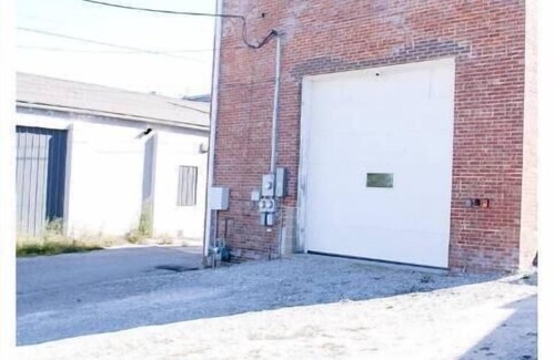 Williamsburg Apartamento | Small-Town Loft: Harvester - Modern Comfort in 1890 Historical Brick Building