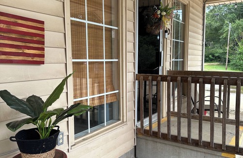 Thaxton Casa | Small Town Nostalgic Charm- Renovated Old Country Store