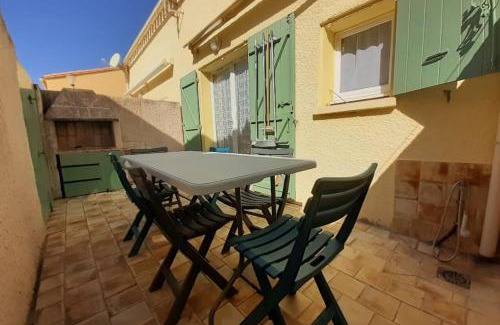 Saint-Pierre-la-Mer Casa | Small villa 40m with terrace near the beach