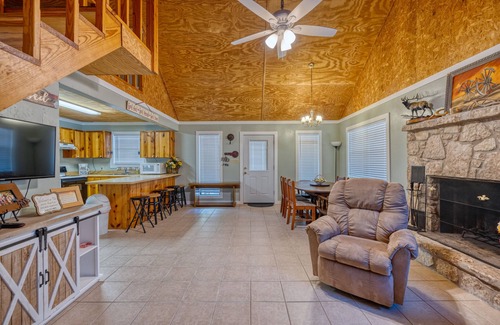 Sabinal Casa | Smaller home in the Cypress Bend subdivision one block from the river.