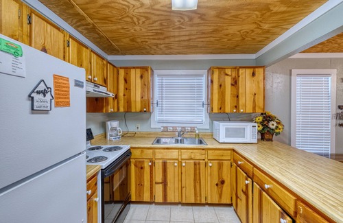 Sabinal Casa | Smaller home in the Cypress Bend subdivision one block from the river.