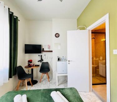 Historical Center Apartamento | Smart Comfort RoomN2 with Private Bathroom in best Location Beach 250m