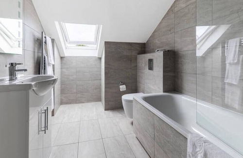 Windlesham Apartamento | Smart, Easy and Hassle-Free Two-Bed - Stylish!