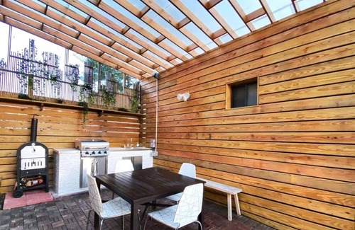 East Flushing Casa | NEW! Modern 3BD/2BA w/ Access to an Outdoor Patio Kitchen & Rooftop Terrace