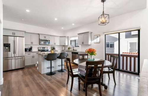 Eagle Mountain Casa | Smart Home With Garage Parking