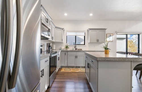 Eagle Mountain Casa | Smart Home With Garage Parking