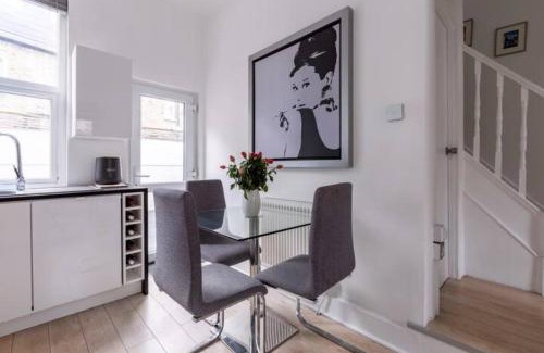 Furzedown Casa | Smart London Townhouse
