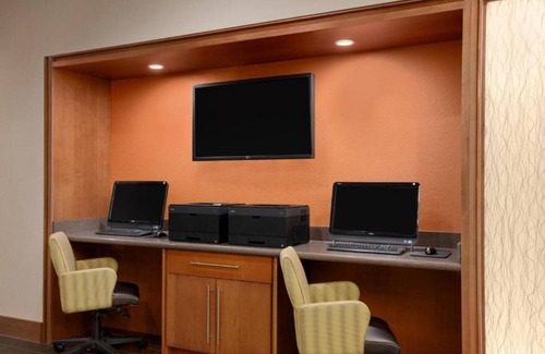 Sumner Casa | Smart rooms near Portland Airport with a pool