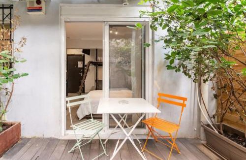 Kypseli Apartamento | Smart studio 30 sq m Athens with yard