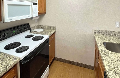 South Burlington Hotel | Smart Suites, Ascend Hotel Collection