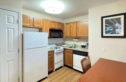 South Burlington Hotel | Smart Suites, Ascend Hotel Collection