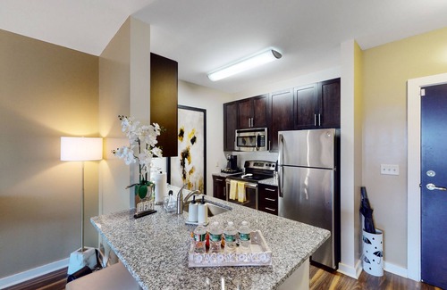 Malden Apartamento | Smart TV Pool Full Kitchen 20min→Airport King