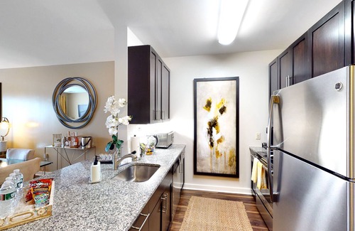 Malden Apartamento | Smart TV Pool Full Kitchen 20min→Airport King