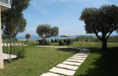 Sirmione Apartamento | Smeraldo dip Villa Canneto