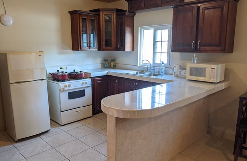 Kingston Apartamento | Smile Tangerine - One Bedroom Apartment - King Bed - Secure Centrally Located