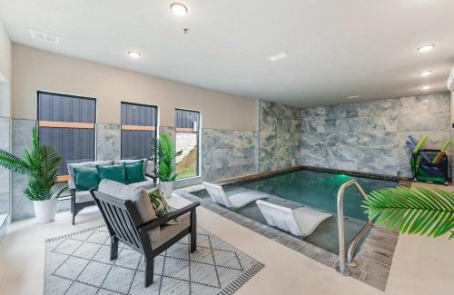 Sevierville Chalet De Esquí | Smith Creek Resort - 5 Bedrooms 20 Guest - Indoor Pool - Resort Amenities