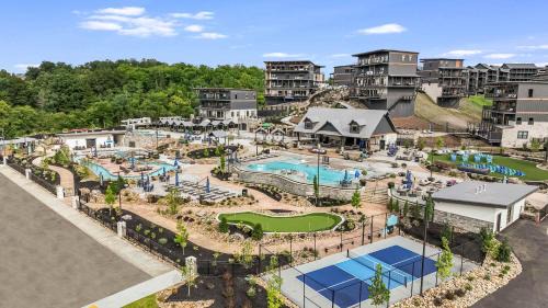 Sevierville Chalet De Esquí | Smith Creek Resort - 5 Bedrooms 20 Guest - Indoor Pool - Resort Amenities