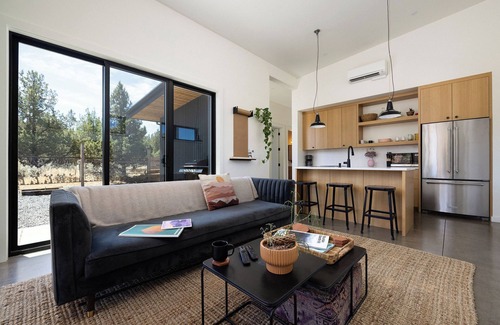 Terrebonne Casa | Smith Rock Oasis w/ Hot Tub Steps to the Park