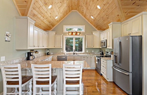 Lake Lure Casa | SMITH TREEHOUSE EN LAKE SE ENCUENTRA CERCA DE ASHEVILLE, TYRON CON VISTAS AL ASESINO.