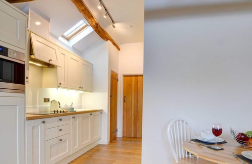 Kingswood Casa | Una acogedora casita de piedra de una sola planta, en la parte trasera del Horseshoes Inn, pero con su