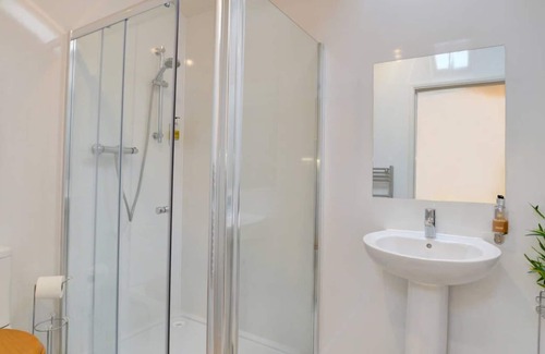 Kingswood Casa | Una acogedora casita de piedra de una sola planta, en la parte trasera del Horseshoes Inn, pero con su