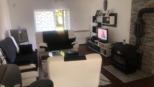 Canton 10 Casa | Smjestaj Glamoč