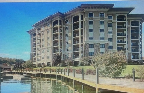 Westlake Corner Condominio | SML- Moneta, Va 3 bd condo @ Bridgewater Pointe Plaza