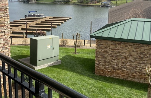 Westlake Corner Condominio | SML- Moneta, Va 3 bd condo @ Bridgewater Pointe Plaza