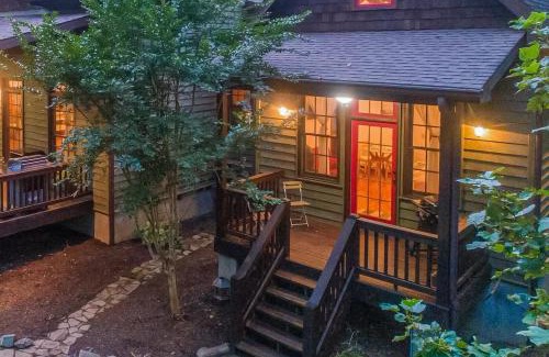 Almond Casa | Smokey Mountain Getaway