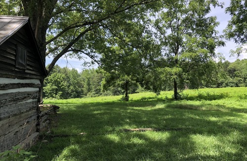 Sevierville Cabina | Smokey Mtn. Romantic Handcrafted Cabins
