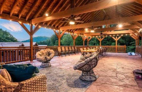 Caton Casa | Smokey’s Paradise by AvantStay Sleeps 22 Pool