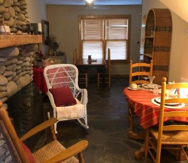 Pigeon Forge Apartamento | Smokies Bed and Breakfast - Evergreen Cottage Inn