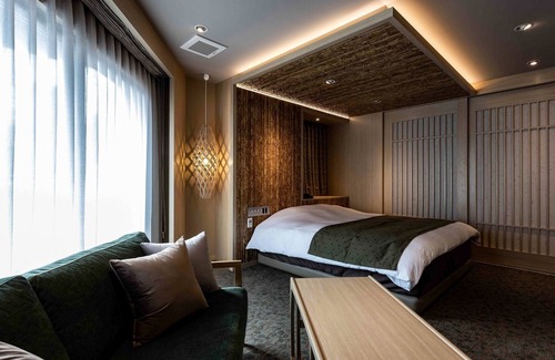 Hiroshima City Centre Hotel | Smoking Suite double room with balcony with bat / Hiroshima Hiroshima