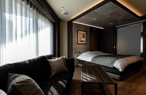 Hiroshima City Centre Hotel | Smoking Suite double room with balcony with bat / Hiroshima Hiroshima