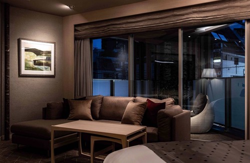 Hiroshima City Centre Hotel | Smoking Suite double room with balcony with bat / Hiroshima Hiroshima
