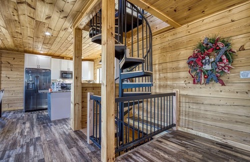 Dandridge Cabina | Smoky Lake Retreat 3 Bedroom Cabin by RedAwning