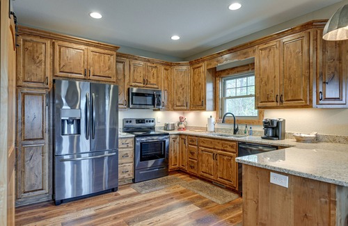 Andrews Cabina | Smoky Mountain Cabin Rental: Game Room, Fire Pit!